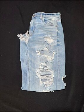 American Eagle Outfitters Light Blue Distressed jeans